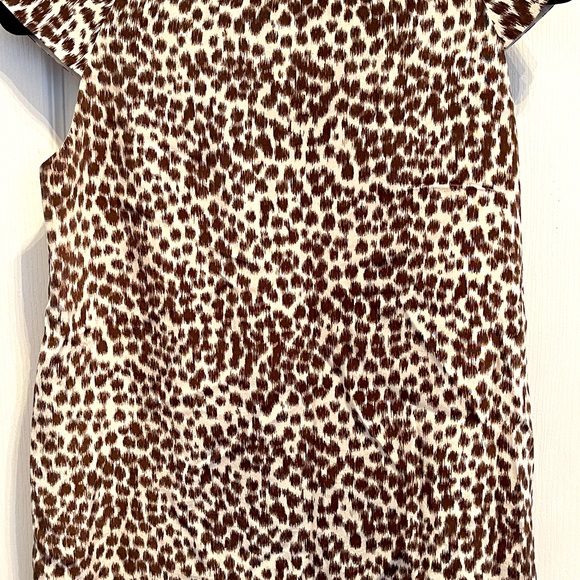 Kate Spade leopard print silk blouse with cap sleeves. - Picture 4 of 5